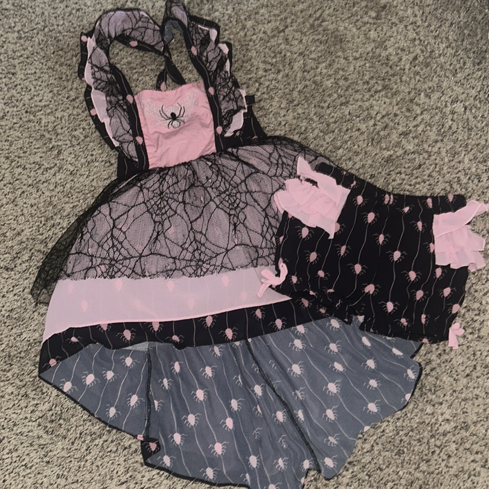 Three By the Sea girls 6 Halloween high lo spider pinafore dress & shorties